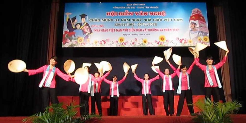Áo bà ba múa Việt Nam quê hương tôi